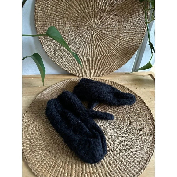 Black Mitten Gloves - Picture 1 of 6
